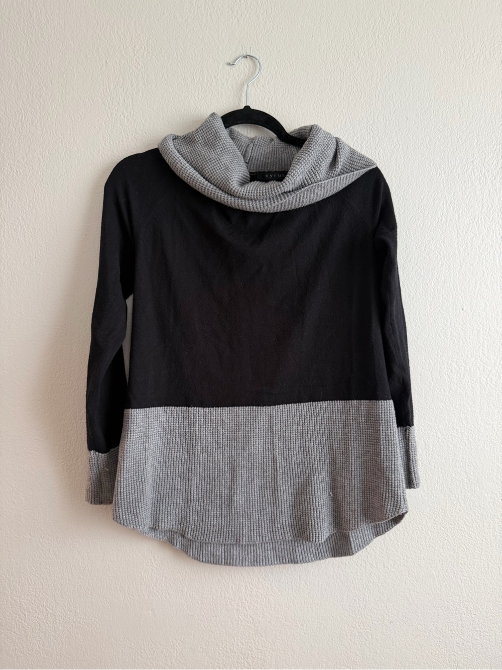 Cyrus Women's Black and Gray Two-Tone Cowl Neck Sweater